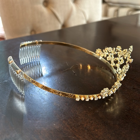 Cathy’s Concepts tiara - like new! In original box! - Picture 4 of 11